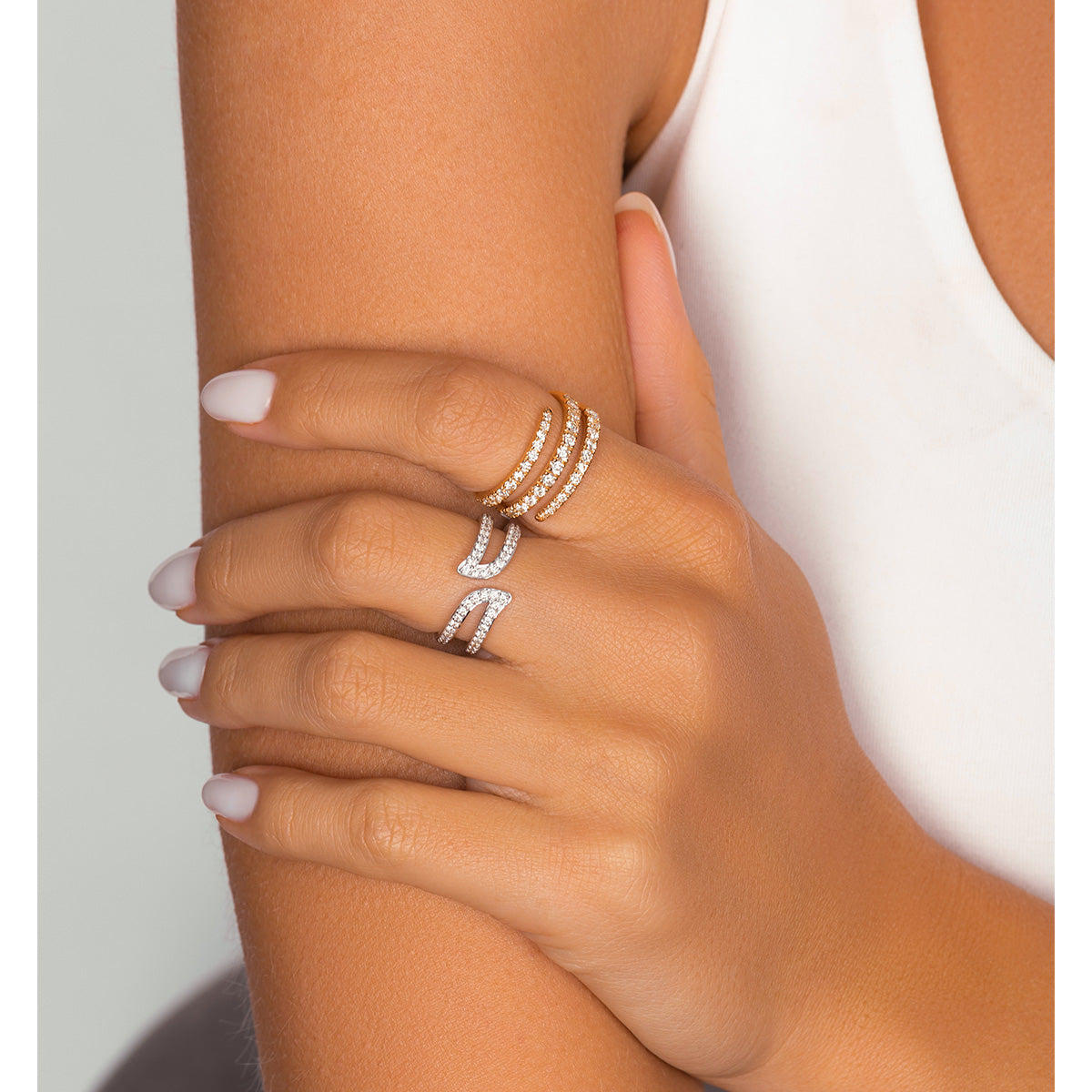 Curved Round Diamond Ring