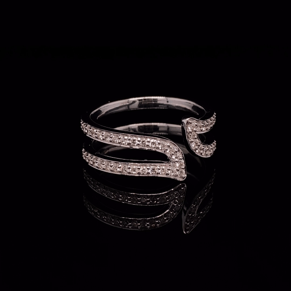 Curved Round Diamond Ring